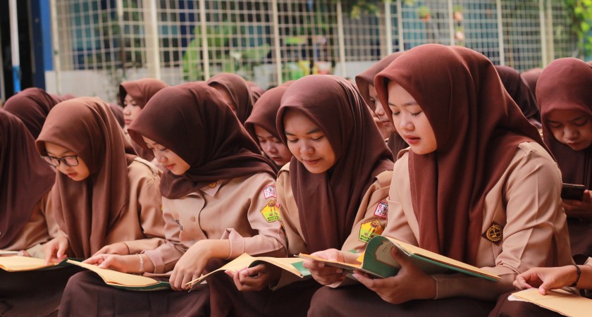 Memperkuat Karakter Melalui Tradisi: Rutinitas Jumat Pagi di SMA Serba Bakti Suryalaya